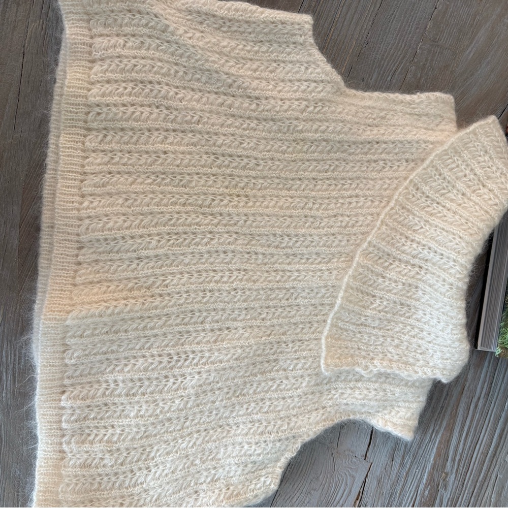 St John Cream Fold down collar Sweater